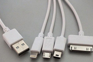 20 tonnellate Piccola macchina verticale di stampaggio a iniezione di plastica per cavo USB