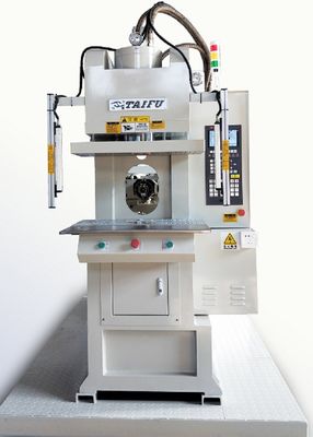 55 tonnellate macchina di stampaggio a iniezione con tipo C bianco utilizzato per caricare il cavo