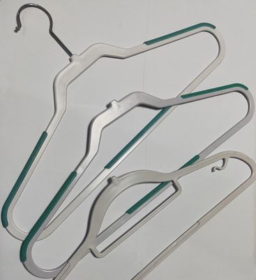 Manifattura di cinturini per abbigliamento con stampaggio a iniezione a singolo scivolo verticale da 120 tonnellate