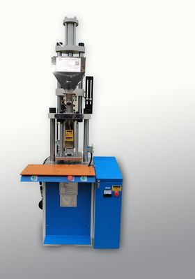 15 tonnellate Piccolo Verticale Plastic Injection Molding Machine Per Cavo di ricarica USB USB-A Plug