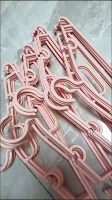 La macchina per lo stampaggio a iniezione a singolo scivolo verticale di 55 tonnellate per appendiabiti in plastica è resistente