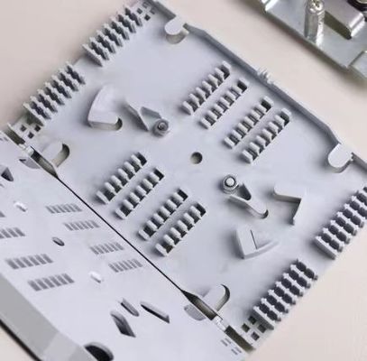 Efficiente e resistente 55 tonnellate Verticale Plastic High Speed Injection Molding Machine Usata per apparecchiature di comunicazione di ricambio
