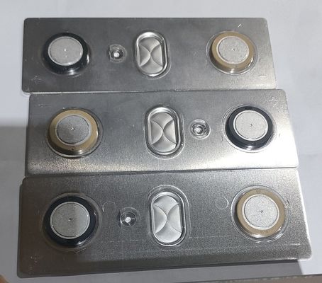 120 tonnellate Verticale doppia macchina di stampaggio a iniezione di colore per il coperchio della batteria di nuova energia