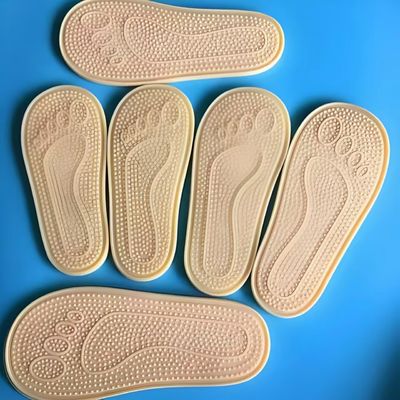 Macchina per stampaggio a iniezione verticale a singolo scivolo ad alta efficienza per la fabbricazione di scarpe